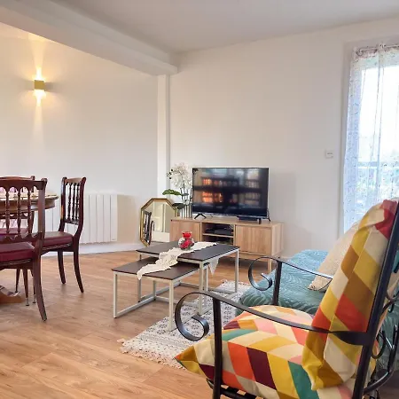 Apartment Lumineux 2 Chambres, Loggia, Place De Parking *