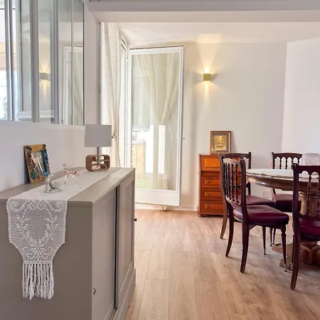 Apartment Lumineux 2 Chambres, Loggia, Place De Parking *